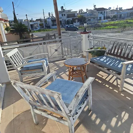 Big With Private Toilet In In Quite Area Of Larna A Homestay *