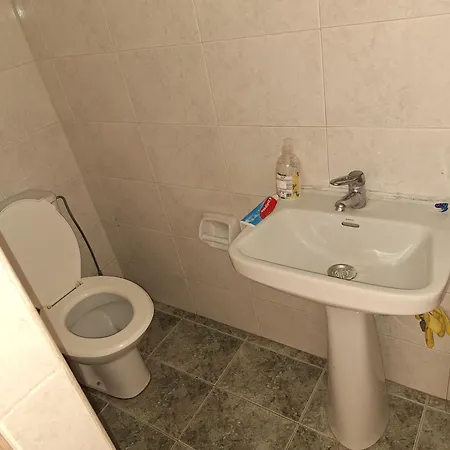 Big With Private Toilet In In Quite Area Of Larna A ラルナカ